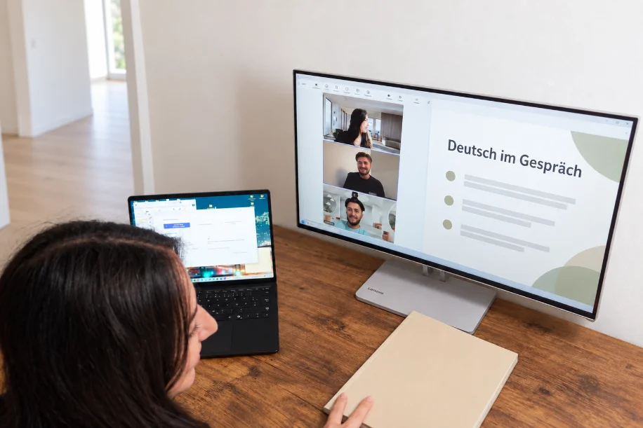 Online-Gruppenunterricht bei HIER ANKOMMEN mit Esra und zugeschalteten Teilnehmenden